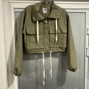 SO Goods For Life, NWOT, army green cropped jacket, double front pockets
